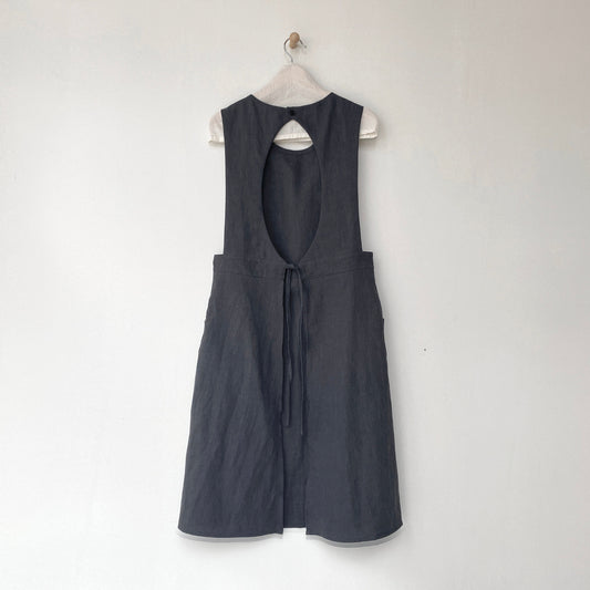 Hestia Linen Apron _ Charcoal